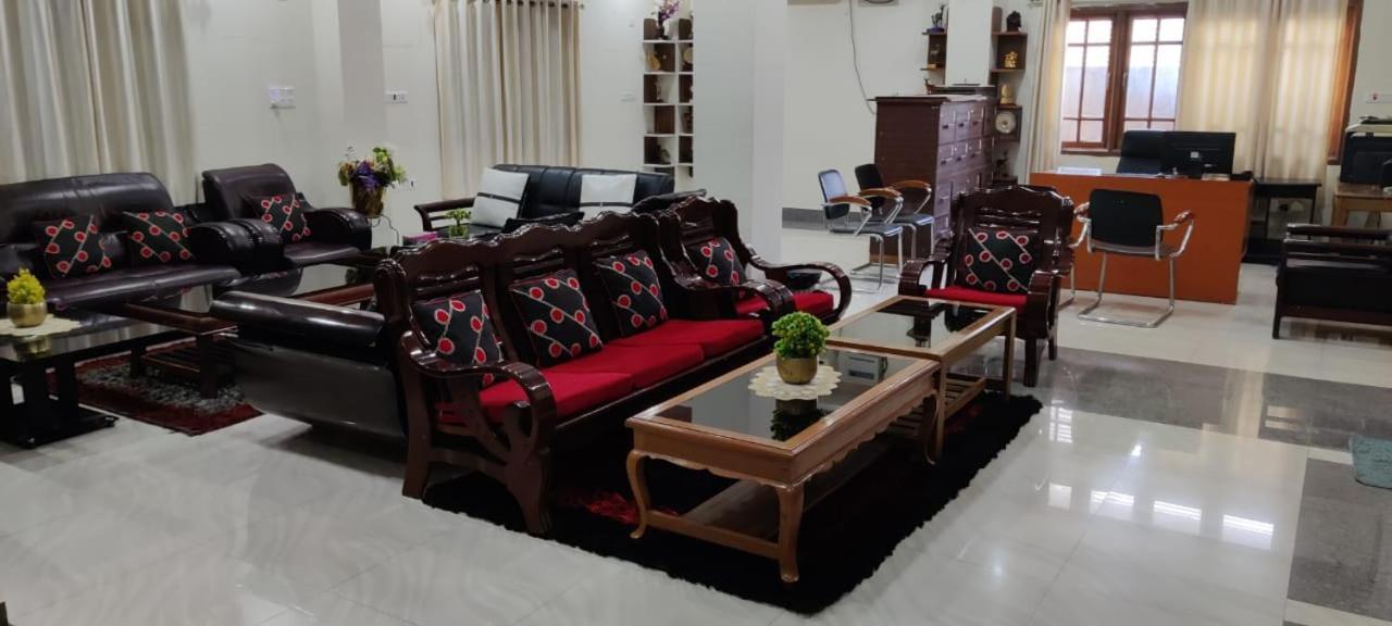 Iranyai Homestay Imphal Exterior foto